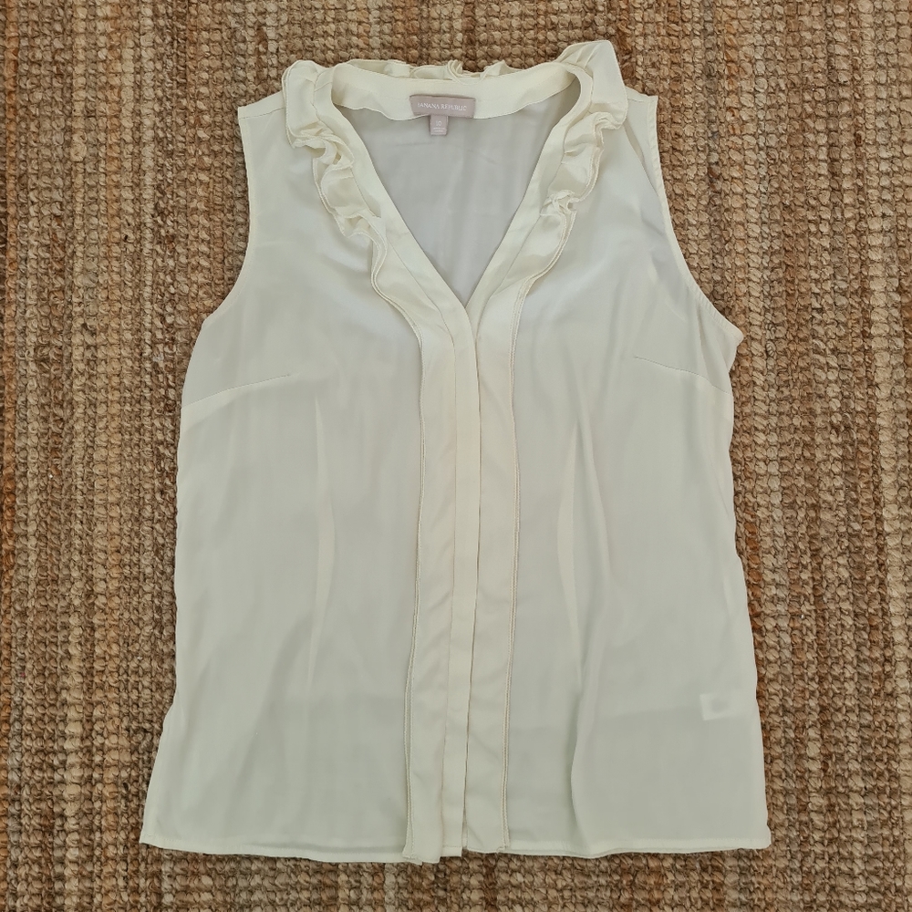 BANANA REPUBLIC silk blend ruffle detail cream blouse size 10